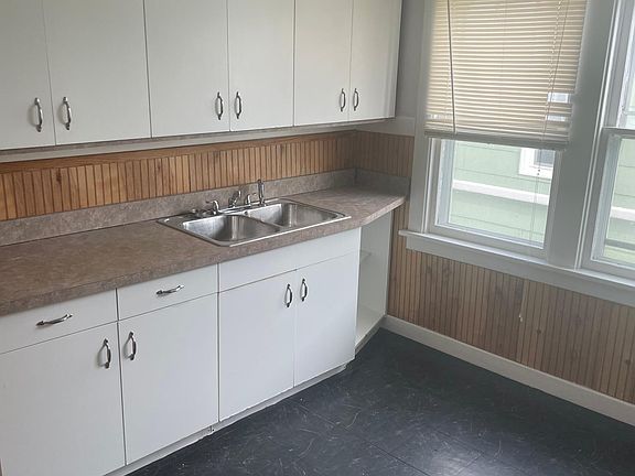 4th image of 106 Dartmouth Ave