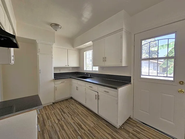 1067 Aileron Ave #C — Photo 10