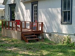 210 N 6th St, Mystic, IA 52574