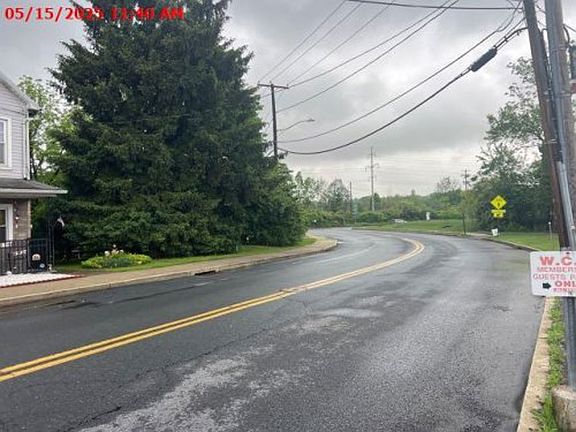 Exterior Neighborhood (street photo)