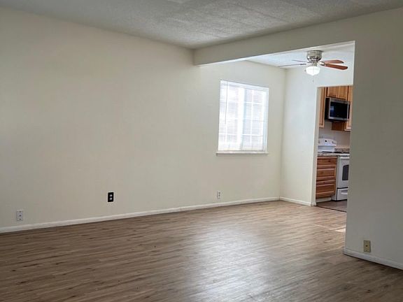 5th image of 435 Pine Meadows Dr