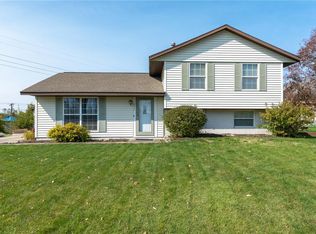 652 Jonadel Ln NW, Cedar Rapids, IA 52405