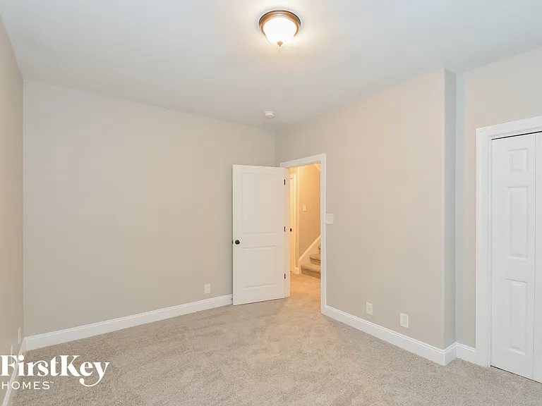 450 Galvin Dr — Photo 12