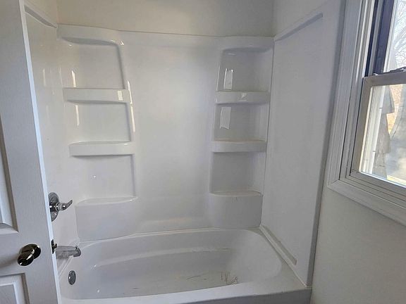 4th image of 1024 Greenwood Ct #1024