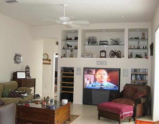 2nd image of 930 Trotter St