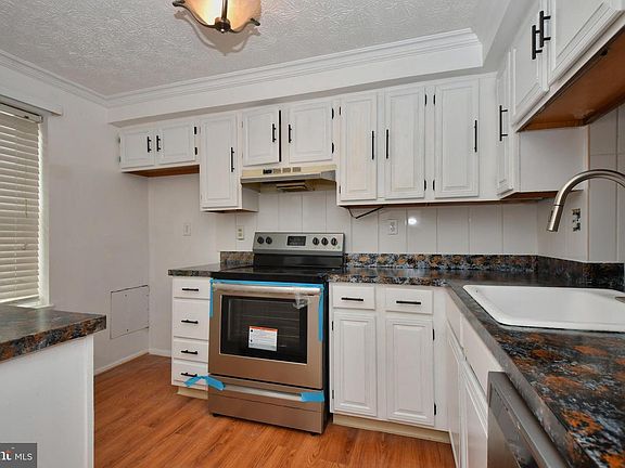 5th image of 18 Stillwood Cir