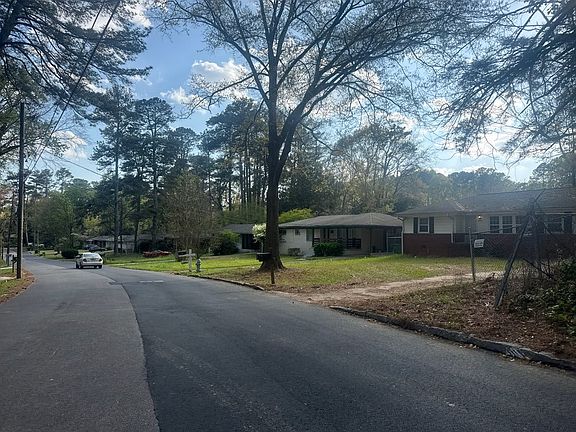 4th image of 1851 Shamrock Dr
