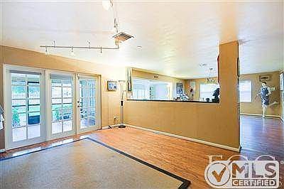 5th image of 1330 Jambalana Ln