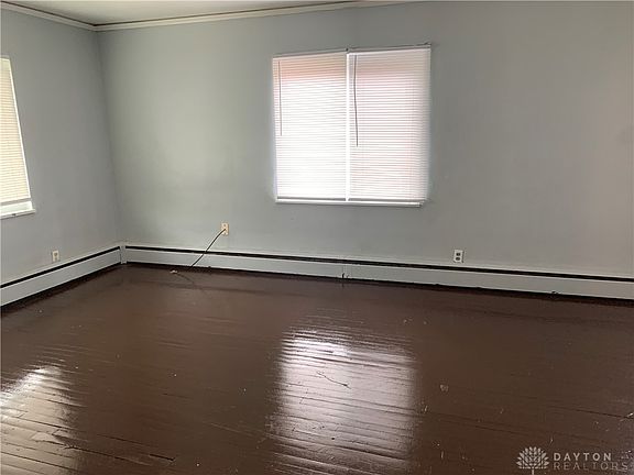 4th image of 125 Niagara Ave