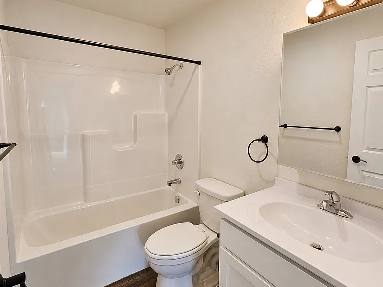 1630 Seminole Ave NW — Photo 18