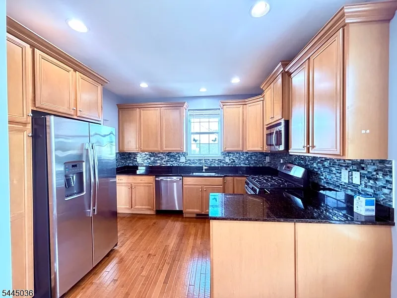 3 bed, 2.5 bath, $3,350 — Photo 4