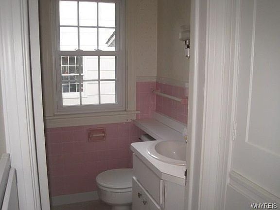 2nd image of 44 Oakland Pl
