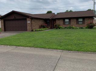 323 Sunset Dr, Hurricane, WV 25526