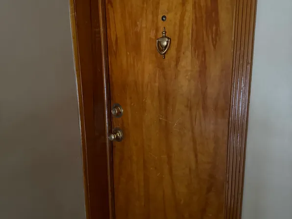 2301 W Morse Ave #2E, Chicago, IL 60645