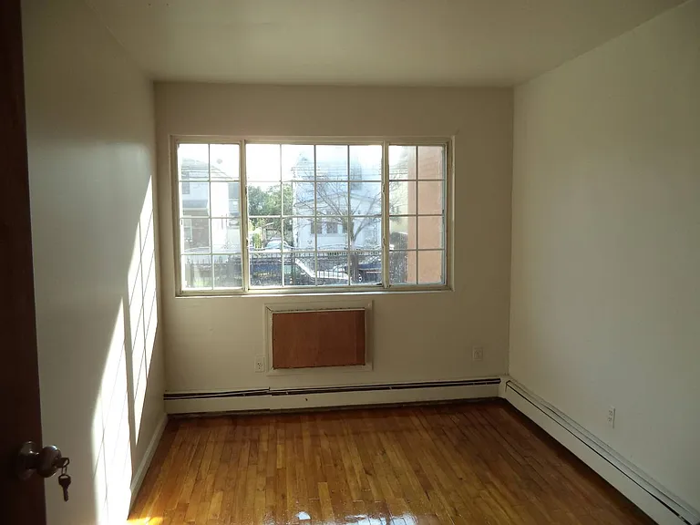 107-53 Remington St — Photo 6