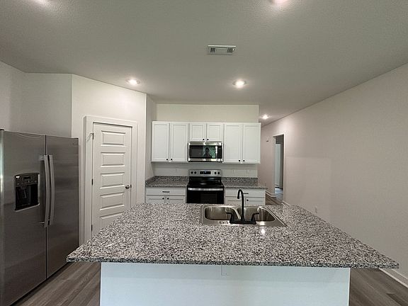 5th image of 8420 Oxford Valley Dr