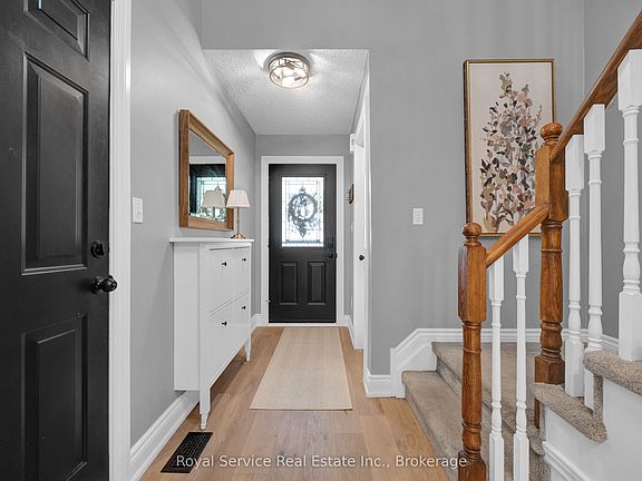 4th image of 46 Barron Ct