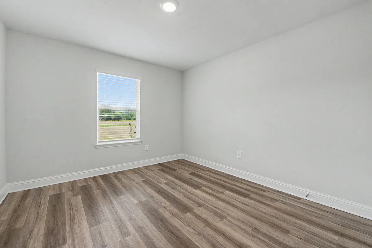 4 bed, 2.0 bath, 1915 sqft, $1,950 — Photo 4