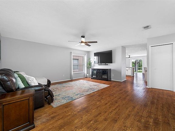 5th image of 13953 Jacobson Dr