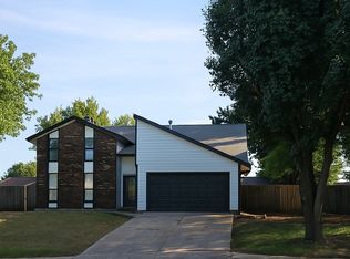 824 Lakeside Cir, Edmond, OK 73012