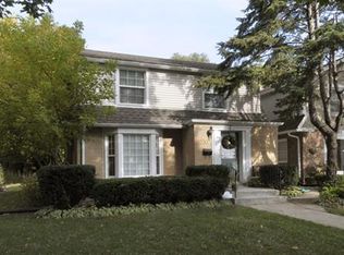 5236 Grove St, Skokie, IL 60077