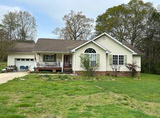 725 W 12th St, Chickamauga, GA 30707