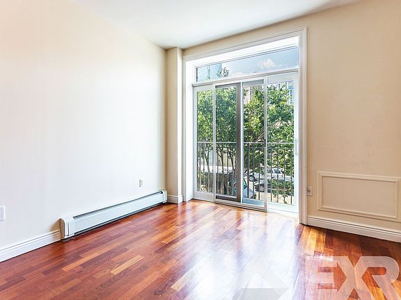 4th image of 1030 Jackson Ave APT 2E