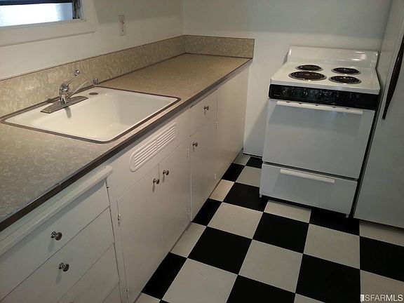 5th image of 2215 Gough St APT 2