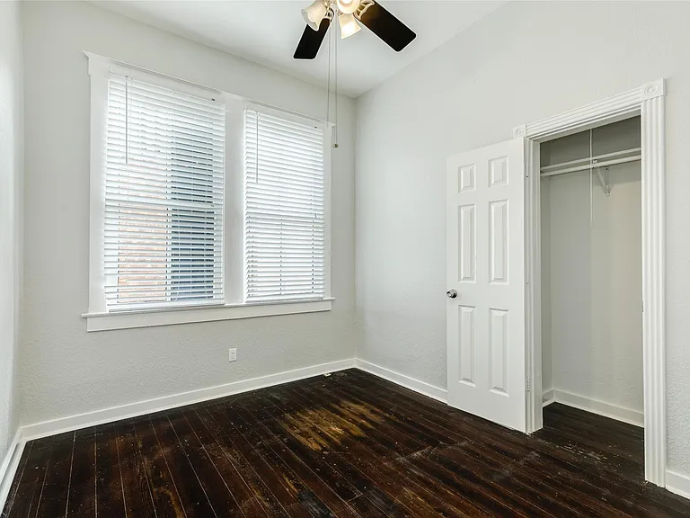1407 Winnie St — Photo 22