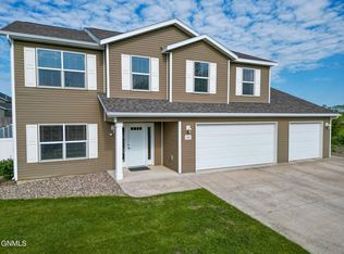 5115 37th Ave NW, Mandan, ND 58554
