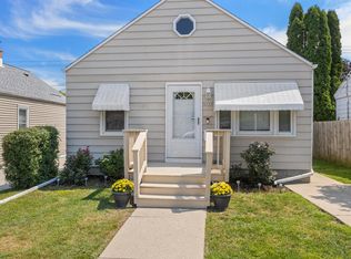 2192 S 91st St, West Allis, WI 53227