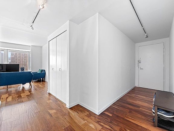 5th image of 150 W 56th St APT 4312