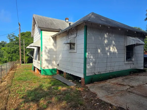 704 Dorrance St, Palestine, TX 75801