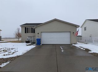 503 Lois Ln, Harrisburg, SD 57032