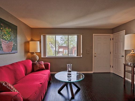 5th image of 3864 Fairview Ave