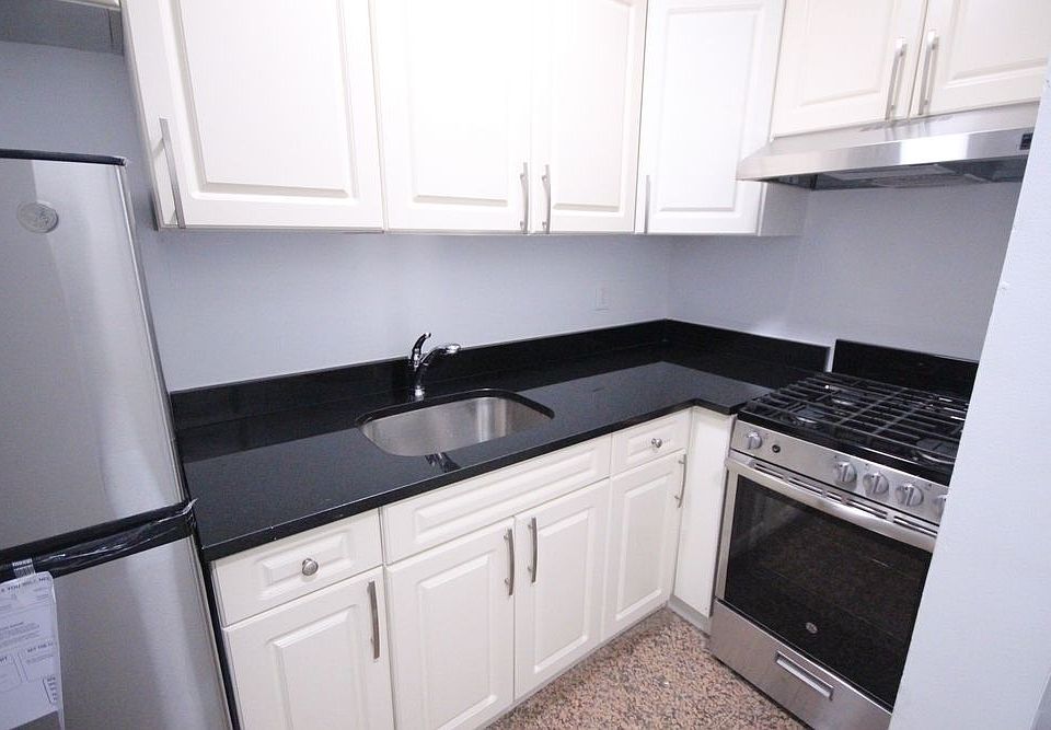 1st image of 112 E 4th St APT B
