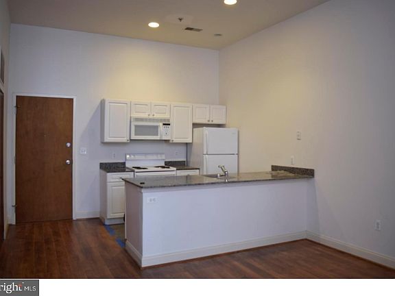 4th image of 1001 Chestnut St #602W