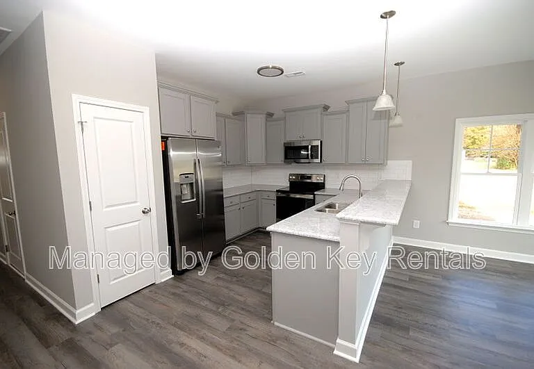 415 S Center St — Photo 5