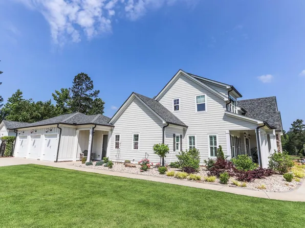 165 N Cove Dr, Newnan, GA 30263