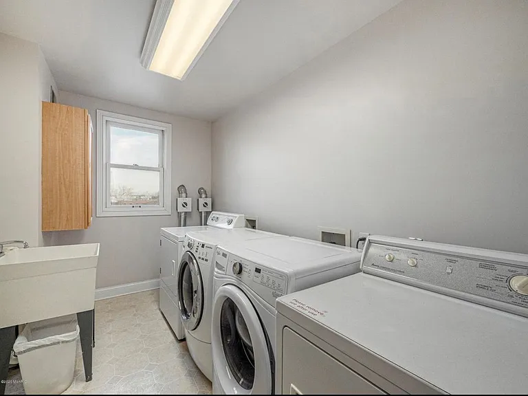 17 W 10th St #380 — Photo 4