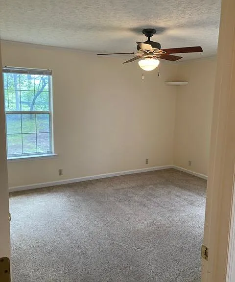 618 Basswood Ave — Photo 9