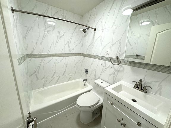 5th image of 2310 31st Dr APT 7