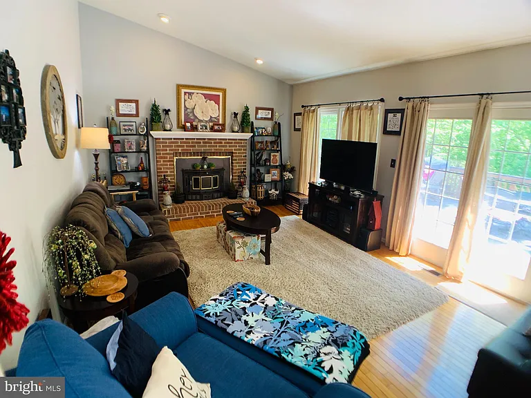 8604 Oak Chase Cir — Photo 23