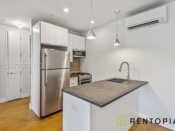 2nd image of 836 Dekalb Ave APT 4A