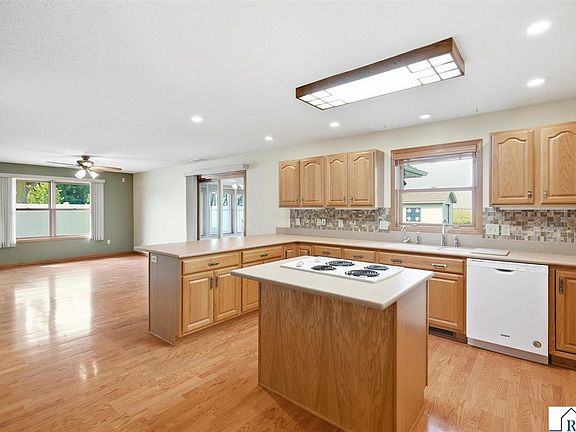 2nd image of 474 10th Ave SW