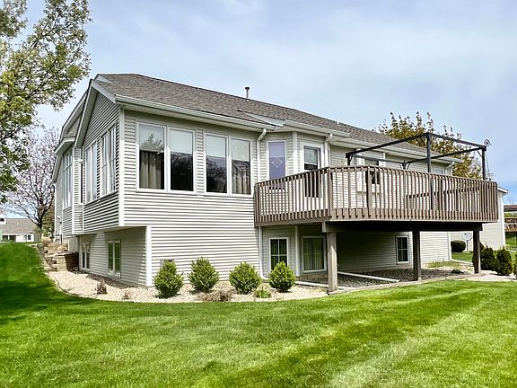 2nd image of 805 Holly Creek Dr