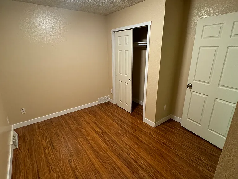566 Voiles Dr #3 — Photo 1