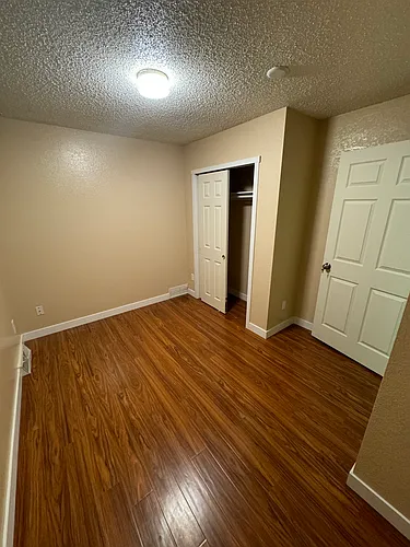 566 Voiles Dr #3 Photo 1