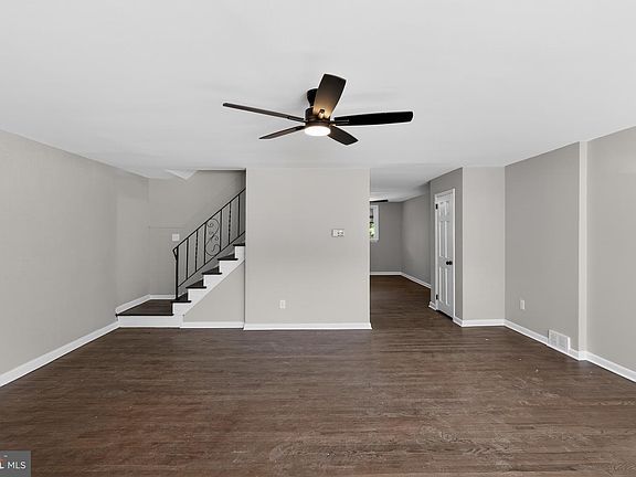 3rd image of 1632 Powell Rd #710