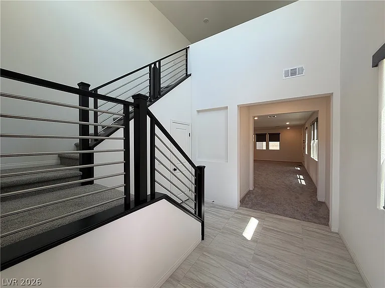 8030 Minavalle Ave — Photo 3